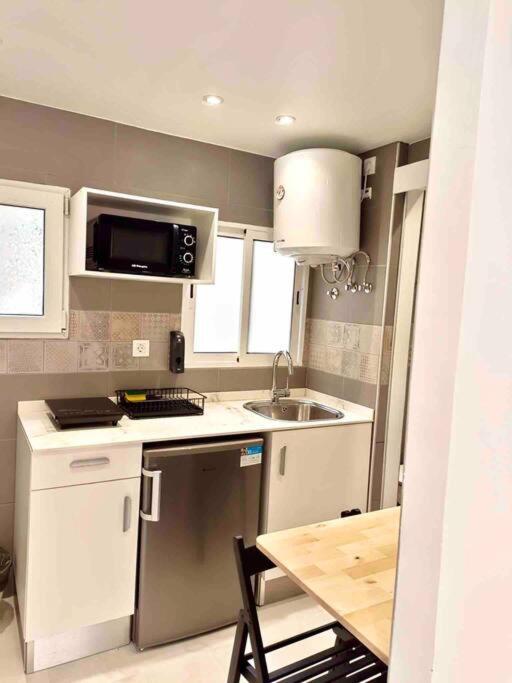 הוספיטלט דה יוברגאט Estudios Hl Frente Al Metro Barcelona-Aeropuerto מראה חיצוני תמונה