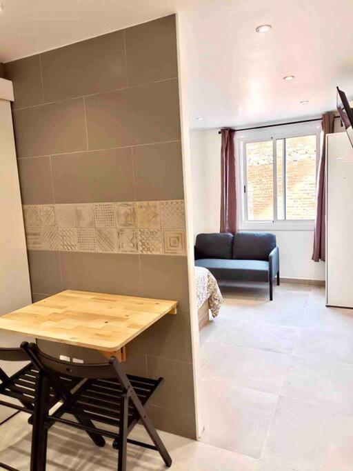 הוספיטלט דה יוברגאט Estudios Hl Frente Al Metro Barcelona-Aeropuerto מראה חיצוני תמונה