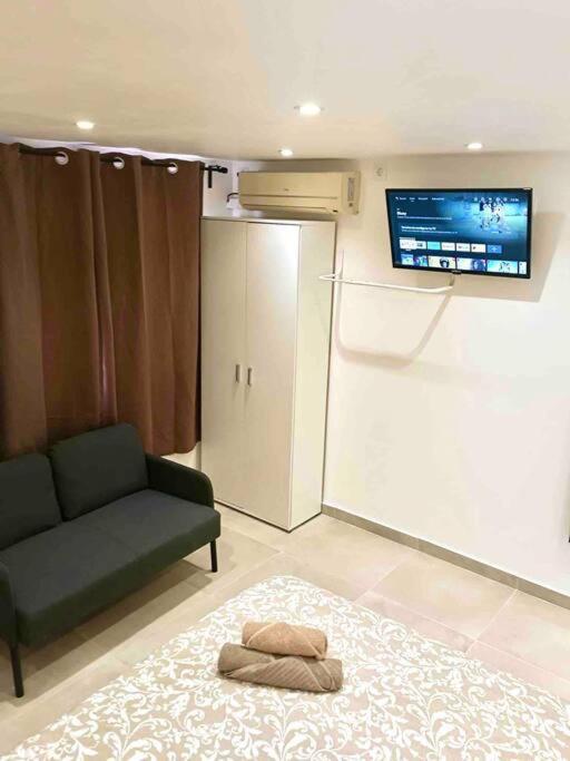 הוספיטלט דה יוברגאט Estudios Hl Frente Al Metro Barcelona-Aeropuerto מראה חיצוני תמונה