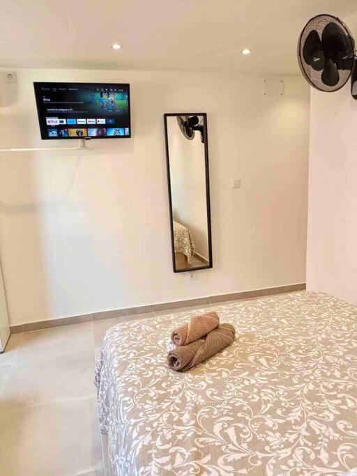 הוספיטלט דה יוברגאט Estudios Hl Frente Al Metro Barcelona-Aeropuerto מראה חיצוני תמונה