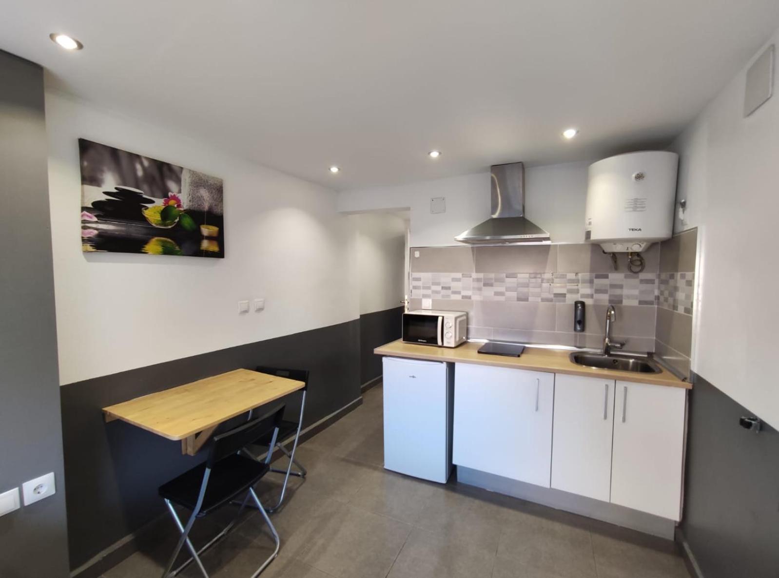 הוספיטלט דה יוברגאט Estudios Hl Frente Al Metro Barcelona-Aeropuerto מראה חיצוני תמונה