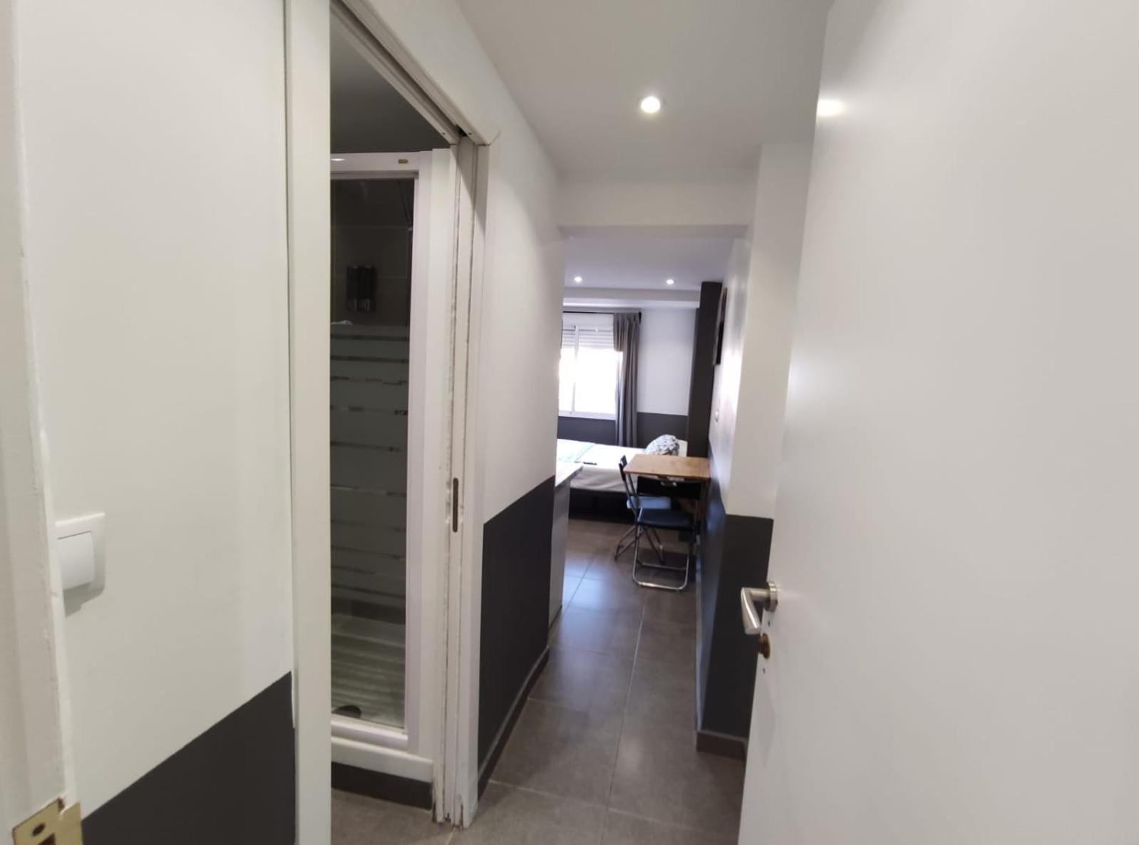 הוספיטלט דה יוברגאט Estudios Hl Frente Al Metro Barcelona-Aeropuerto מראה חיצוני תמונה
