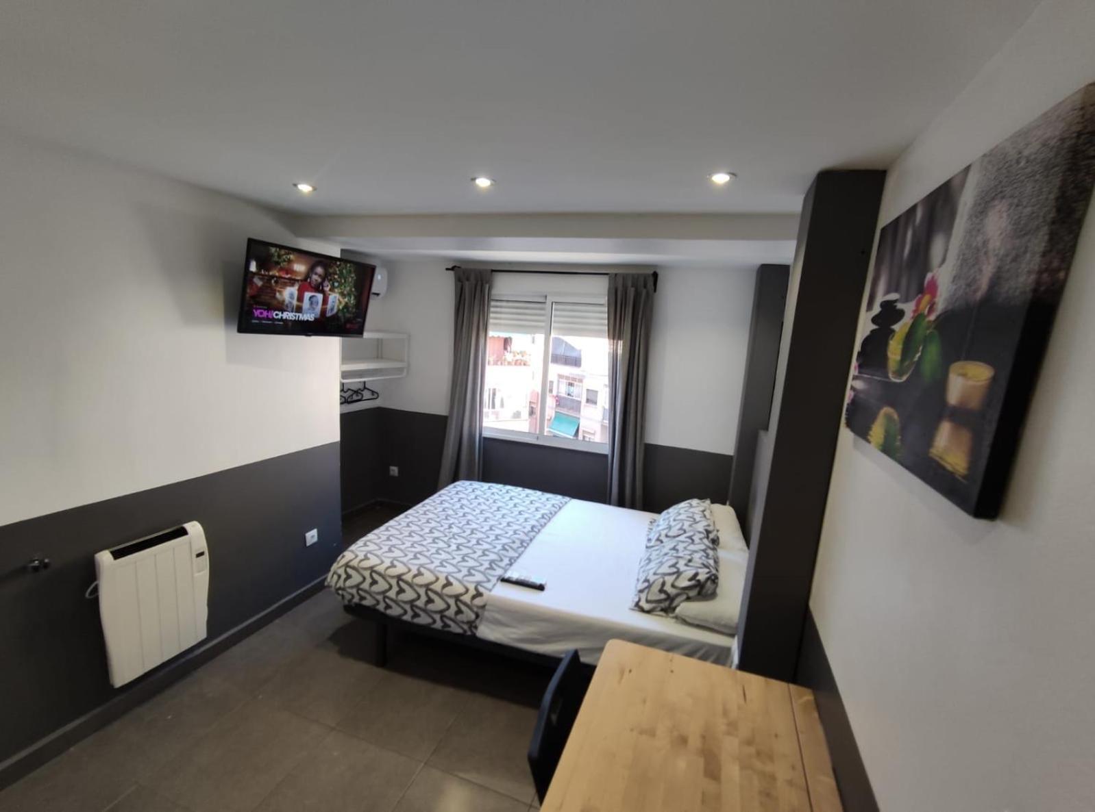 הוספיטלט דה יוברגאט Estudios Hl Frente Al Metro Barcelona-Aeropuerto מראה חיצוני תמונה
