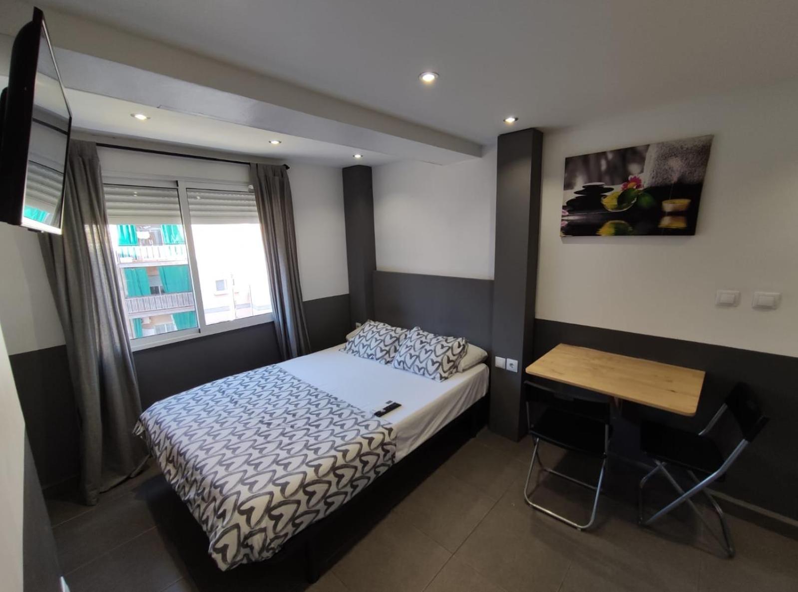 הוספיטלט דה יוברגאט Estudios Hl Frente Al Metro Barcelona-Aeropuerto מראה חיצוני תמונה