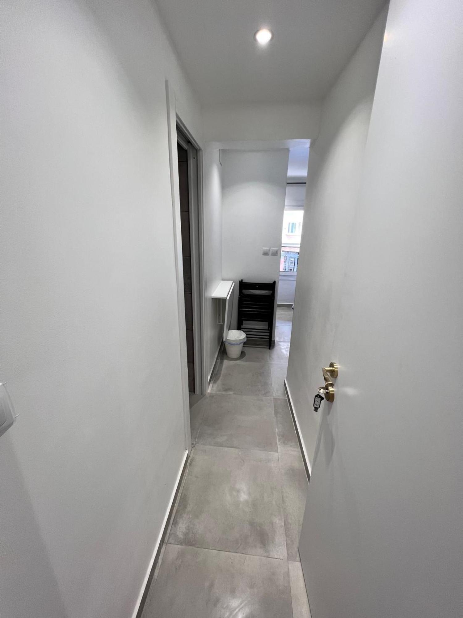 הוספיטלט דה יוברגאט Estudios Hl Frente Al Metro Barcelona-Aeropuerto מראה חיצוני תמונה