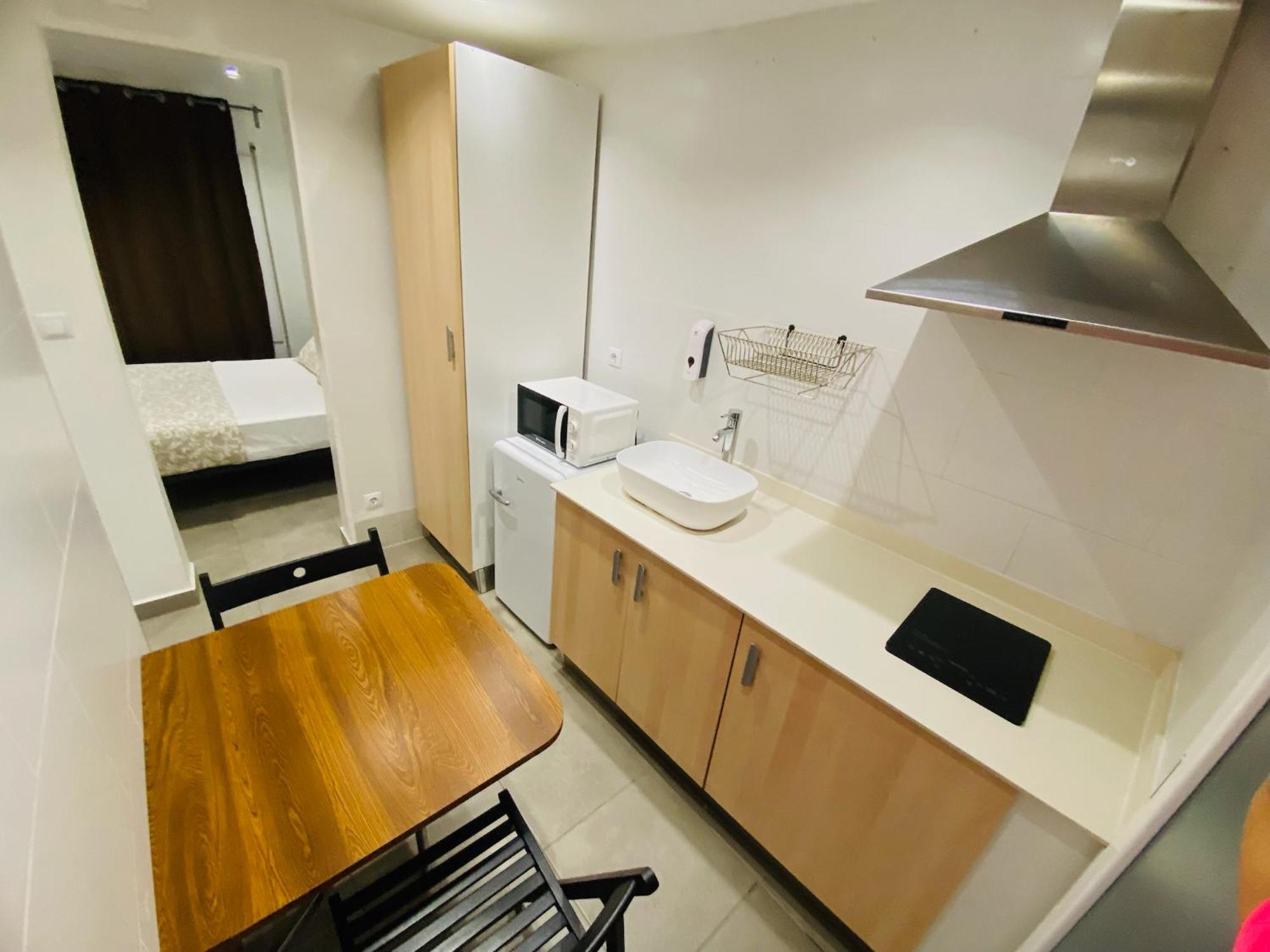 הוספיטלט דה יוברגאט Estudios Hl Frente Al Metro Barcelona-Aeropuerto מראה חיצוני תמונה