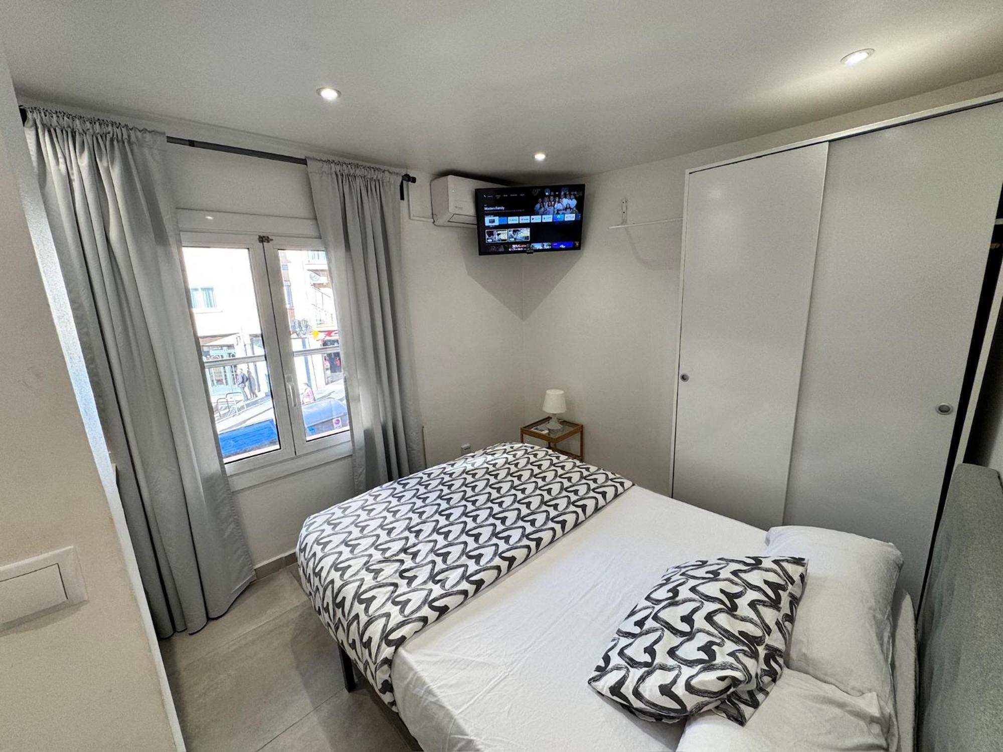 הוספיטלט דה יוברגאט Estudios Hl Frente Al Metro Barcelona-Aeropuerto מראה חיצוני תמונה